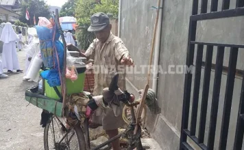 Berkendara Sepeda Bekas, Kakek 88 Tahun Berjualan Es Krim Keliling di Kolaka