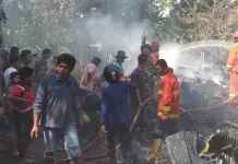 Terbakar, Satu Rumah Panggung di Kolaka Rata dengan Tanah Terbakar, Satu Rumah Panggung di Kolaka Rata dengan Tanah