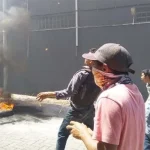 Protes PHK Sepihak, CV Central Niaga Dilempari Tomat Protes PHK Sepihak, CV Central Niaga Dilempari Tomat