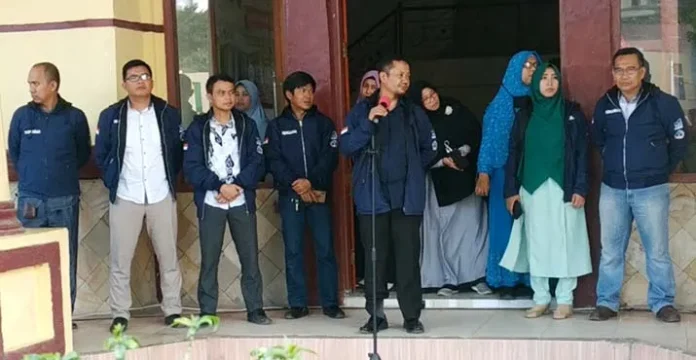 Rektor USN Kolaka Resmi Lepas Mahasiswa KKN