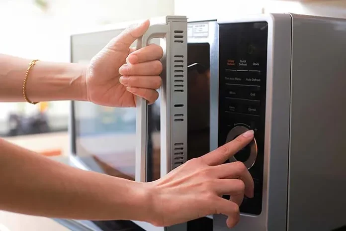 Kenali 5 Perbedaan Oven dan Microwave sebelum Memilih untuk Membelinya!