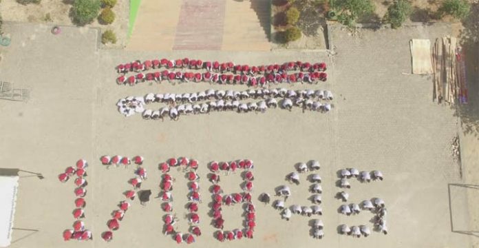 Peringati HUT RI, MAN IC Kendari Gelar Parade Sinonggi