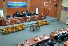 Bupati Kolaka Serahkan Rancangan KUA PPAS 2019 Bupati Kolaka Serahkan Rancangan KUA PPAS 2019