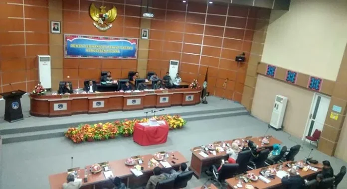 paripurna_dprdkolaka DPRD Kolaka Tetapkan 11 Raperda Jadi Perda Definitif