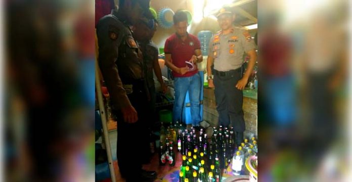 Polsek Sawa Sita Puluhan Botol Miras Beralkohol Tinggi