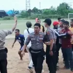 Pertandingan Liga 3 Sultra Ricuh, Wasit Nyaris Dihajar Pemain Pertandingan Liga 3 Sultra Ricuh, Wasit Nyaris Dihajar Pemain