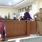 Bupati Disebut Perintahkan Bagi Duit ke Ketua DPRD Konawe Bupati Disebut Perintahkan Bagi Duit ke Ketua DPRD Konawe