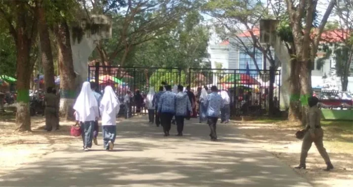 Kepanasan, Peserta Upacara HUT RI di Konawe Bubar Sebelum Selesai