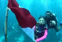 8 WNA Ikut Upacara Bawah Laut di Wakatobi 8 WNA Ikut Upacara Bawah Laut di Wakatobi