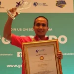 Manager Telkomsel Kendari Raih Penghargaan Anugerah Pendidikan Indonesia 2019 Manager Telkomsel Kendari, Catur S Irawan