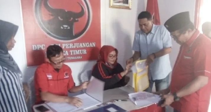 Empat Figur Balon Kada Ambil Formulir di PDIP Koltim