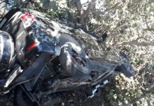 Satu Unit Mobil Terjun Bebas di Kendari Beach, Pengemudi Melarikan Diri