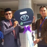 Bank Muamalat Serahkan Bantuan Satu Toyota Fortuner Hingga Beasiswa ke UHO Bank Muamalat Serahkan Bantuan Satu Toyota Fortuner Hingga Beasiswa ke UHO