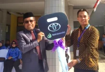Bank Muamalat Serahkan Bantuan Satu Toyota Fortuner Hingga Beasiswa ke UHO Bank Muamalat Serahkan Bantuan Satu Toyota Fortuner Hingga Beasiswa ke UHO