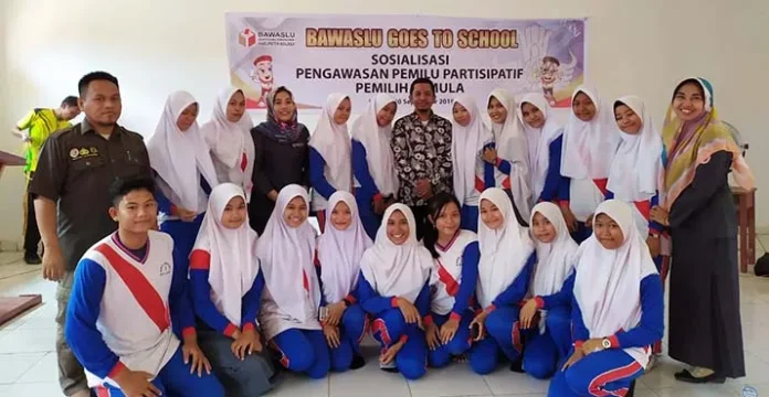 Bawaslu Kolaka Ajak Pemilih Pemula Jadi Pengawas Partisipatif