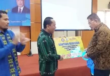PT Taspen Serahkan Beasiswa Rp360 Juta ke UHO PT Taspen Serahkan Beasiswa Rp360 Juta ke UHO