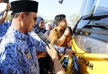 Bupati Konsel Resmikan Bus Sekolah Gratis Andoolo-Punggaluku Bupati Konsel Resmikan Bus Sekolah Gratis Andoolo-Punggaluku