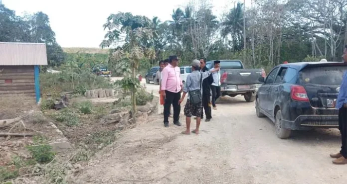 buteng Tinjau Pelebaran Jalan Poros Metere - Lolibu, Samahuddih Pastikan Pengerjaannya Rampung Tahun 2019