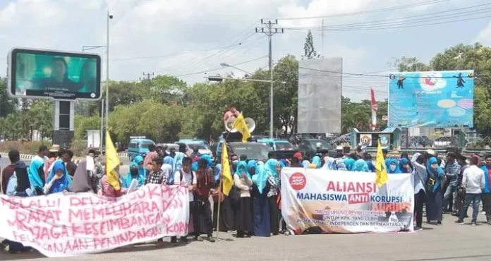 Ratusan Mahasiswa di Kendari Dukung Revisi Undang-undang KPK