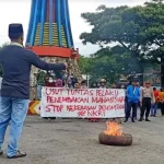 Mahasiswa Kolut Gelar Aksi Solidaritas atas Meninggalnya Yusuf dan Randi Mahasiswa Kolut Gelar Aksi Solidaritas atas Meninggalnya Yusuf dan Randi