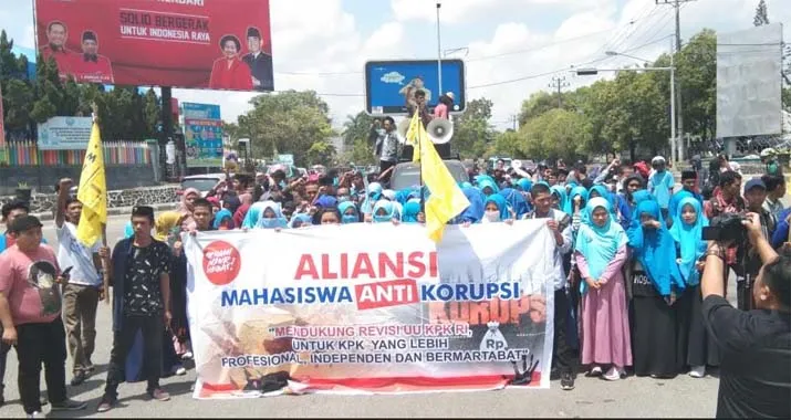 Ratusan Mahasiswa di Kendari Dukung Revisi Undang-undang KPK