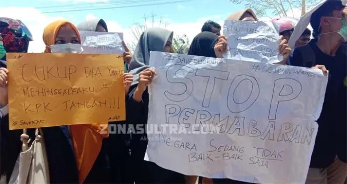 Demo Tolak RKUHP, Mahasiswa UMB Kecewa Tak Ditemui Anggota Dewan