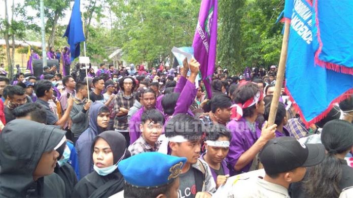 Tolak RKUHP, Mahasiswa di Konawe Duduki Kantor DPRD