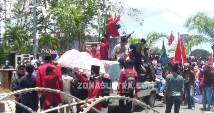 IMM Demo di Polda Sultra, Minta Dibentuk Tim Investigasi Independen