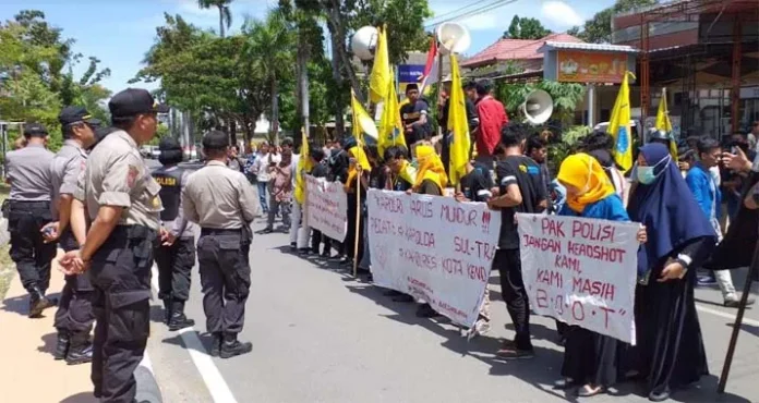 PMII Demo Polres Kolaka, Desak Tim Pengusutan Pelaku Penembakan Harus Independen