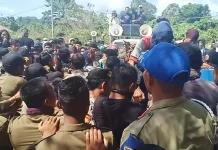 Ratusan Warga Wawonii Berdemo Tolak Tambang Ratusan Warga Wawonii Berdemo Tolak Tambang