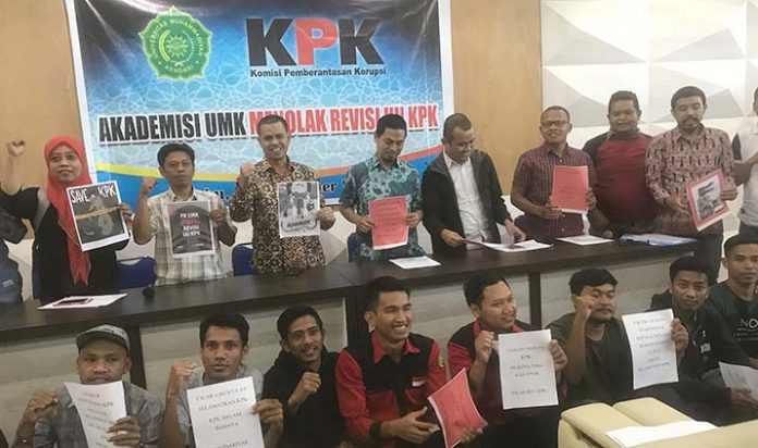 Revisi UU Lemahkan KPK, Ramai-ramai Akademisi dan CSO di Kendari Tolak RUU