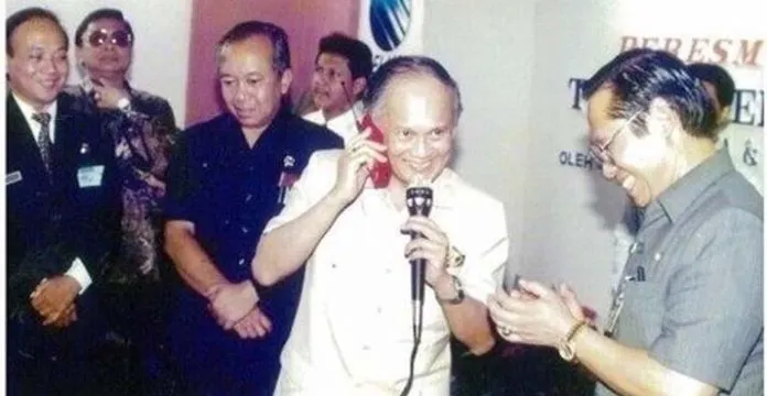 Bj Habibie Sosok Dibalik Lahirnya Provider Telkomsel