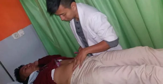 Demonstrasi di UHO Ricuh, Jurnalis Kompas TV Terkena Lemparan Batu