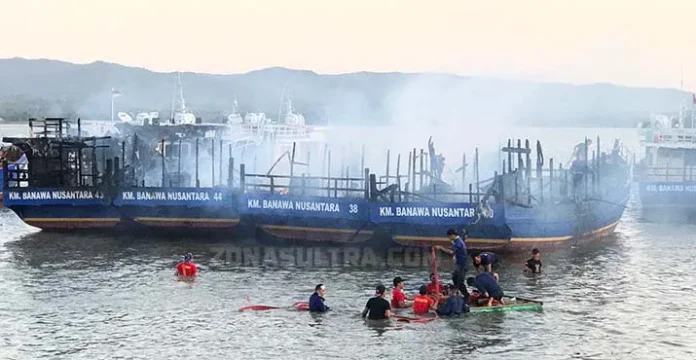 Empat Kapal Penumpang Bantuan Kemenhub Terbakar di Teluk Kendari