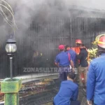 Gudang Variasi Mobil di Kendari Terbakar Gudang Variasi Mobil di Kendari Terbakar