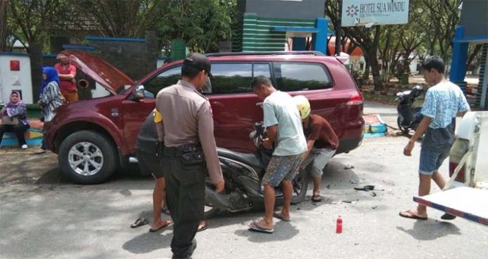 Lawan Arus, Pengendara Motor di Kolut Tabrakan dengan Mobil