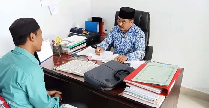 Kepala Bagian Tata Usaha (TU) Kemenag Kolut Sudianto