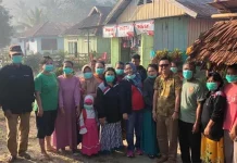 Lahan Gambut Masih Terbakar, Wabup Koltim Bagikan Masker ke Warga Lahan Gambut Masih Terbakar, Wabup Koltim Bagikan Masker ke Warga