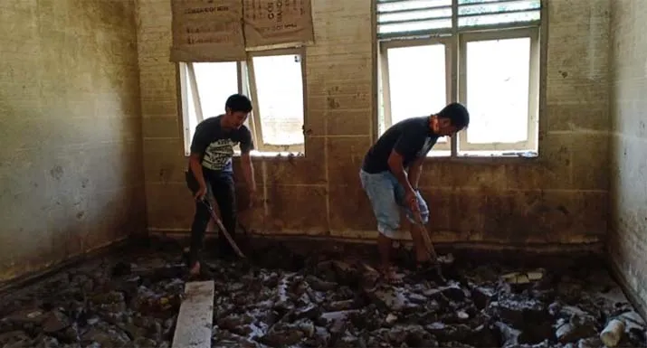 Pembersihan Gedung Sekolah Terdampak Banjir di Konawe