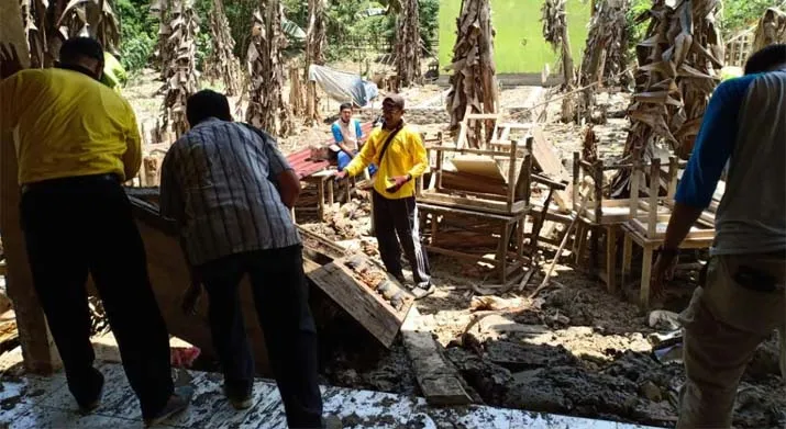 Pembersihan Gedung Sekolah Terdampak Banjir di Konawe