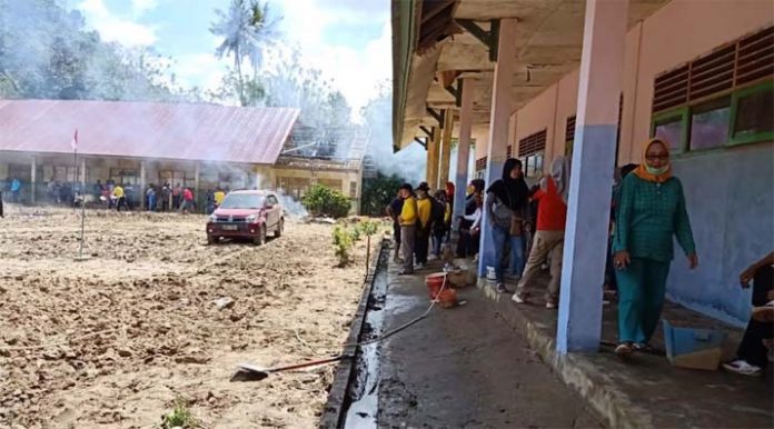 Pembersihan Gedung Sekolah Terdampak Banjir di Konawe