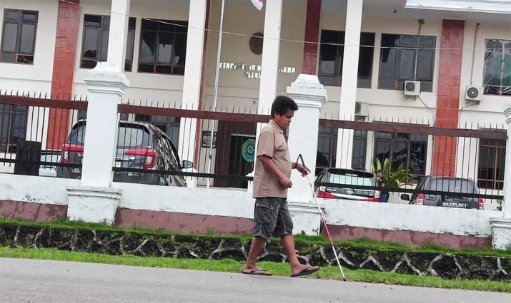 Kisah Si Buta La Ilo, 30 Tahun Berjualan untuk Nafkahi Keluarga