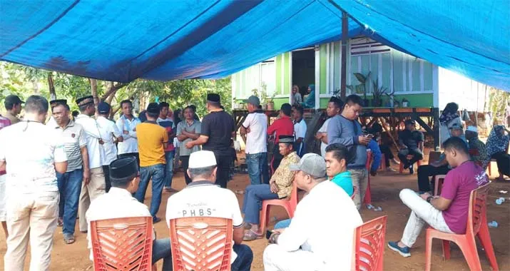 Tangis Keluarga Pecah, Jemput Kepulangan Almarhum Randi