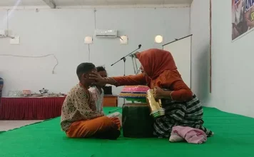 Pakandeana Anaana Maelu, Tradisi Masyarakat Buton Membina Anak Yatim Pakandeana Anaana Maelu, Tradisi Masyarakat Buton Membina Anak Yatim