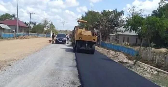 Jalan Ring Road di Muna Barat Mulai Dihitamkan