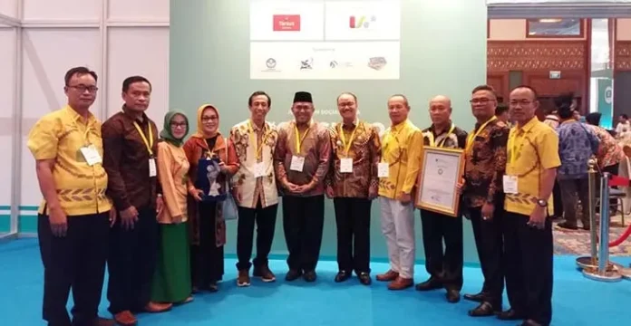 Sejumlah Pejabat di Sultra Raih Penghargaan Anugerah Pendidikan