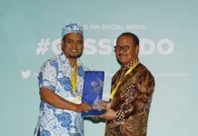 Majukan Pendidikan di Konsel, Surunuddin Dapat Penghargaan API Majukan Pendidikan di Konsel, Surunuddin Dapat Penghargaan API