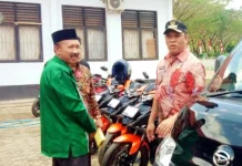 Ruksamin Salurkan Bantuan Kendaraan Operasional Dinas Pertanian Ruksamin Salurkan Bantuan Kendaraan Operasional Dinas Pertanian