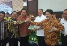 Bupati Aktif Hingga Dirjen Kemendagri Siap Bertarung di Pilkada Muna Bupati Aktif Hingga Dirjen Kemendagri Siap Bertarung di Pilkada Muna