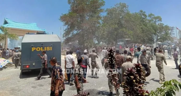 ricuh Aksi Tuntut Pembangunan Asrama Mahasiswa Konsel Ricuh, Pengunjuk Rasa Terluka